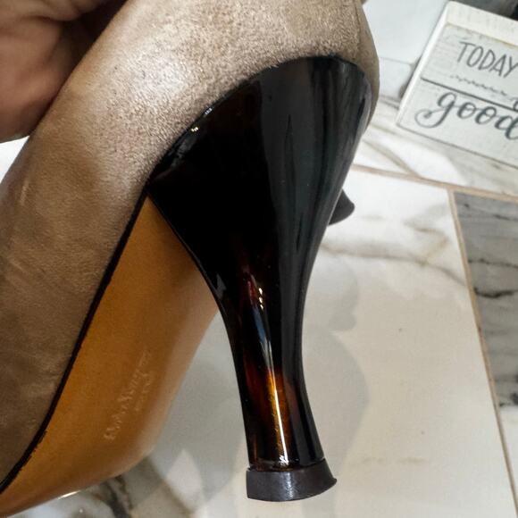 Salvatore Ferragamo Suede Pumps Size 9.5 Khaki Beige Lucite Tortoiseshell Heels - Picture 11 of 12